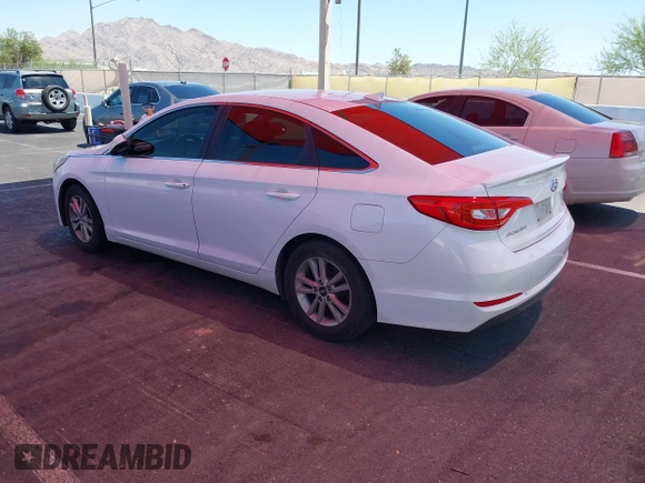 2015 Hyundai Sonata SE z VIN 5NPE24AF1FH185293, wystawiony jako IAAI lot #42465714 z przebiegiem 204 099 mil mil oraz . Historia ofert i sprzedaży dostępna na DreamBid. Obrazek 3.