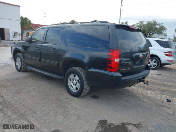 2010 Chevrolet Suburban LS with VIN 1GNUKHE38AR190423, listed as a IAAI auction lot 41655080 with 215,187 mi miles. Bid and sale history available at carsss.com. Image 3.