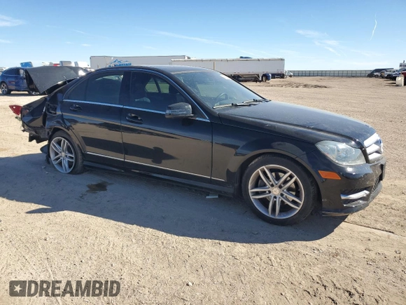 2013 Mercedes-Benz C 250 Sport z VIN WDDGF4HB4DA823093, wystawiony jako Copart lot #46481345 z przebiegiem 83 221 mil mil oraz Szkoda całkowita • Salvage title. Historia ofert i sprzedaży dostępna na DreamBid. Obrazek 4.
