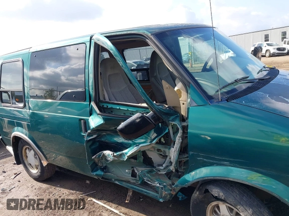1999 Chevrolet Astro Cargo YF7 z VIN 1GBDM19W7XB184567, wystawiony jako IAAI lot #42422713 z przebiegiem 235 859 mil mil oraz . Historia ofert i sprzedaży dostępna na DreamBid. Obrazek 6.