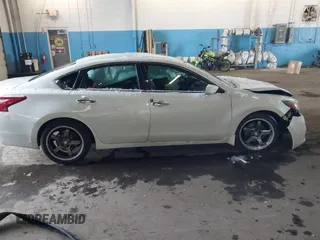 2016 Nissan Altima SR with VIN 1N4AL3AP1GC174425, listed as a IAAI auction lot 41177401 with 173,374 mi miles and . Bid and sale history available at DreamBid. Image 12.
