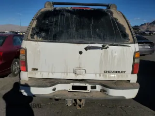 2004 Chevrolet Suburban Z71 with VIN 3GNFK16Z24G262479, listed as a Copart auction lot 43009035 with 235,865 mi miles and Salvage Title. Bid and sale history available at carsss.com. Image 6.