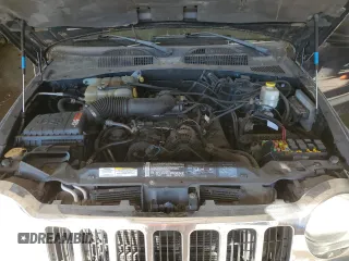 2005 Jeep Liberty Sport with VIN 1J4GL48K65W592215, listed as a Copart auction lot 83214884 with 251,359 mi miles and Salvage Title. Bid and sale history available at carsss.com. Image 12.