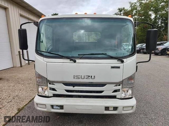 2020 Isuzu NRR IBT z VIN JALE5W163L7304XXX, wystawiony jako Copart lot #48609155 z przebiegiem 132 628 mil mil oraz Czysty tytuł • Clean title. Historia ofert i sprzedaży dostępna na DreamBid. Obrazek 5.