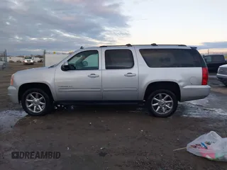 2013 GMC Yukon XL SLT z VIN 1GKS2KE73DR132065, wystawiony jako IAAI lot #40885853 z przebiegiem 207 492 mil mil oraz . Historia ofert i sprzedaży dostępna na DreamBid. Obrazek 15.
