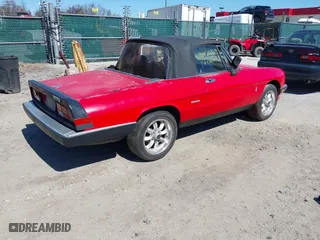 1989 Alfa Romeo Spider Graduate with VIN ZARBA5641K1063527, listed as a IAAI auction lot 41884427 with 107,243 mi miles. Bid and sale history available at carsss.com. Image 4.