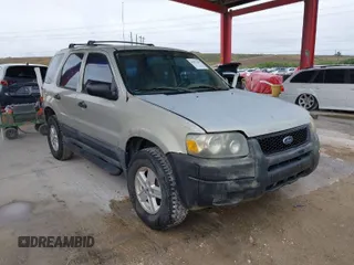 2005 Ford Escape XLS Value with VIN 1FMYU02ZX5KA37454, listed as a IAAI auction lot 41971107 with 101,123 mi miles. Bid and sale history available at carsss.com. Image 1.