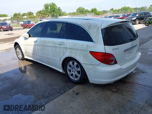 2006 Mercedes-Benz R-Class 3.5L with VIN 4JGCB65E26A010431, listed as a IAAI auction lot 41907240 with 123,379 mi miles. Bid and sale history available at carsss.com. Image 3.