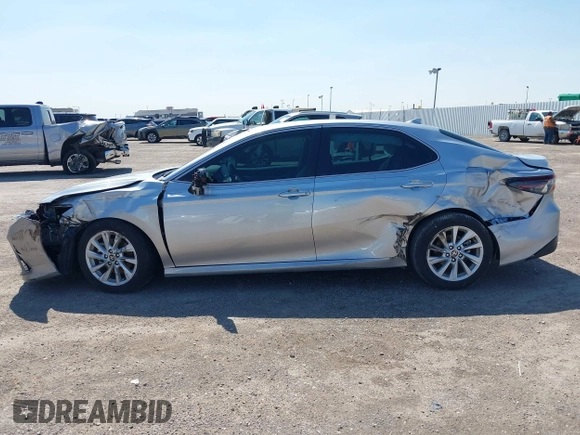 2024 Toyota Camry LE z VIN 4T1R11AKXRU883388, wystawiony jako IAAI lot #41977607 z przebiegiem 8 784 mil mil oraz . Historia ofert i sprzedaży dostępna na DreamBid. Obrazek 14.