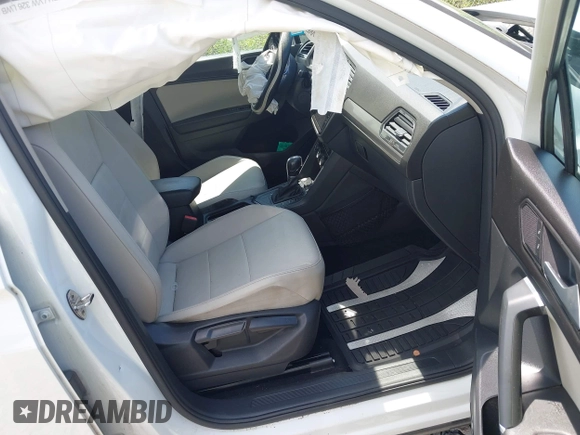 2018 Volkswagen Tiguan SEL with VIN 3VV3B7AX2JM060292, listed as a IAAI auction lot 42274534 with 97,604 mi miles and . Bid and sale history available at DreamBid. Image 5.