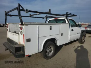 2005 GMC Sierra 1500 with VIN 1GDHC24U65E138733, listed as a Copart auction lot 47315715 with 303,907 mi miles and Salvage Title. Bid and sale history available at DreamBid. Image 3.