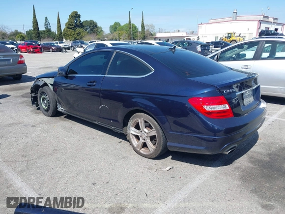 2014 Mercedes-Benz C 250 с VIN WDDGJ4HB1EG259318, выставлен на аукционе IAAI как лот 41817340 с пробегом 154 570 миль миль и . История ставок и продаж доступна на DreamBid. Изображение 3.