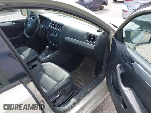 2011 Volkswagen Jetta TDI with VIN 3VWLL7AJ9BM082375, listed as a IAAI auction lot 41823037 with 142,619 mi miles and . Bid and sale history available at DreamBid. Image 5.