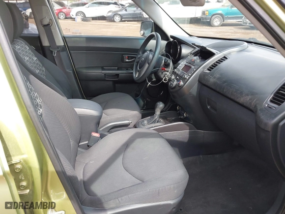 2011 Kia Soul ! with VIN KNDJT2A21B7195625, listed as a IAAI auction lot 41896664 with 131,678 mi miles. Bid and sale history available at carsss.com. Image 5.
