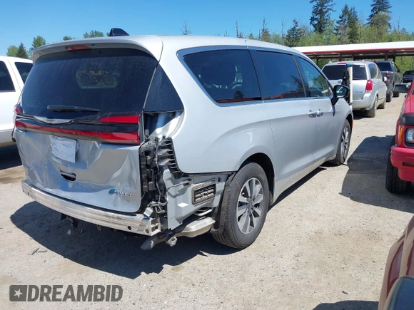2024 Chrysler Pacifica Hybrid Select z VIN 2C4RC1S7XRR147332, wystawiony jako IAAI lot #42194613 z przebiegiem 25 493 mil mil oraz . Historia ofert i sprzedaży dostępna na DreamBid. Obrazek 4.