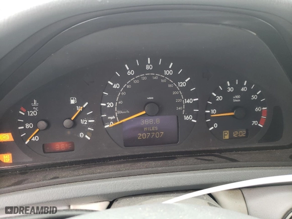 2002 Mercedes-Benz CLK-Class with VIN WDBLK65G52T109375, listed as a Copart auction lot 71832724 with 207,707 mi miles and Salvage Title. Bid and sale history available at carsss.com. Image 9.