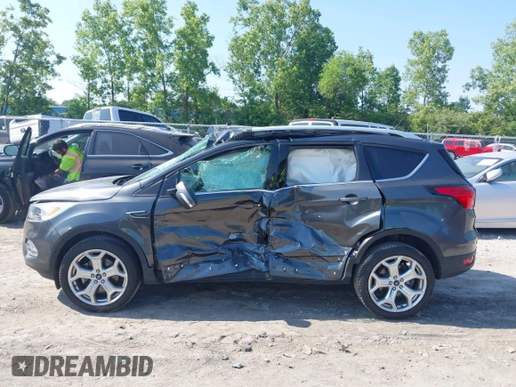 2019 Ford Escape Titanium с VIN 1FMCU9J94KUC24611, выставлен на аукционе IAAI как лот 42595286 с пробегом 77 280 миль миль и . История ставок и продаж доступна на DreamBid. Изображение 13.