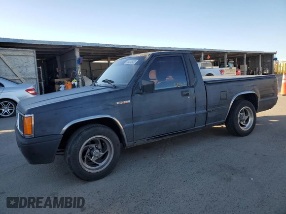 1994 Mitsubishi Mighty Max z VIN JA7LS21G6RP012556, wystawiony jako Copart lot #44242825 z przebiegiem 213 338 mil mil oraz Szkoda całkowita • Salvage title. Historia ofert i sprzedaży dostępna na DreamBid. Obrazek 1.