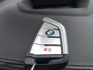 2018 BMW 5 Series M550i xDrive with VIN WBAJB9C59JB049114, listed as a IAAI auction lot 41543633 with 87,942 mi miles and . Bid and sale history available at carsss.com. Image 11.