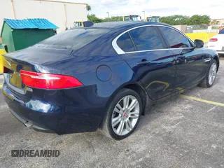 2019 Jaguar XE 25t Premium with VIN SAJAJ4FX9KCP46060, listed as a IAAI auction lot 42028720 with 38,953 mi miles. Bid and sale history available at carsss.com. Image 4.