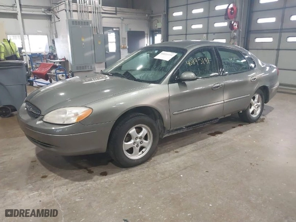 2001 Ford Taurus SES with VIN 1FAFP55U01G211079, listed as a IAAI auction lot 40895191 with 151,912 mi miles. Bid and sale history available at carsss.com. Image 2.