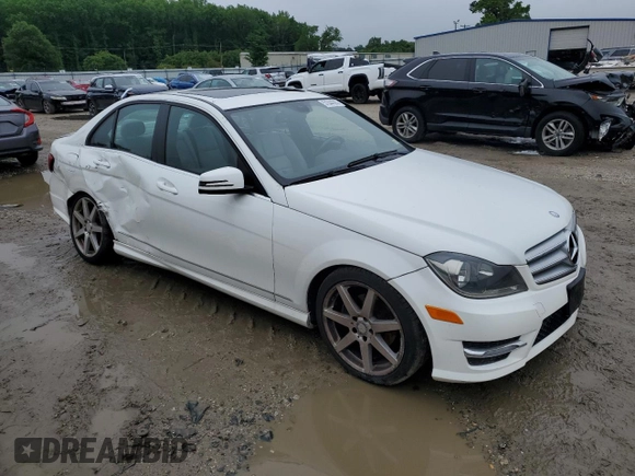 2013 Mercedes-Benz C 250 Sport z VIN WDDGF4HB3DR270325, wystawiony jako Copart lot #57044585 z przebiegiem 107 453 mil mil oraz Szkoda całkowita • Salvage title. Historia ofert i sprzedaży dostępna na DreamBid. Obrazek 4.
