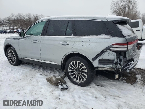 2023 Lincoln Aviator Standard z VIN 5LM5J6XC8PGL23972, wystawiony jako Copart lot #43996485 z przebiegiem 9 445 mil mil oraz Szkoda całkowita • Salvage title. Historia ofert i sprzedaży dostępna na DreamBid. Obrazek 2.