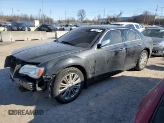 2013 Chrysler 300 C z VIN 2C3CCAKT4DH600916, wystawiony jako Copart lot #42281255 z przebiegiem 173 998 mil mil oraz Szkoda całkowita • Salvage title. Historia ofert i sprzedaży dostępna na DreamBid. Obrazek 1.