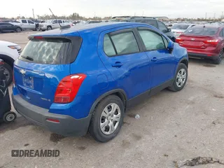 2015 Chevrolet Trax LS with VIN KL7CJKSB8FB179600, listed as a IAAI auction lot 41139637 with 62,814 mi miles. Bid and sale history available at carsss.com. Image 4.