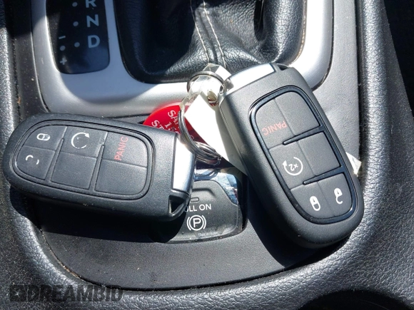 2018 Jeep Cherokee Latitude Plus z VIN 1C4PJMLBXJD514934, wystawiony jako IAAI lot #42634548 z przebiegiem 76 252 mil mil oraz . Historia ofert i sprzedaży dostępna na DreamBid. Obrazek 11.
