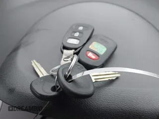 2015 Hyundai Elantra SE z VIN 5NPDH4AE7FH616818, wystawiony jako IAAI lot #41784684 z przebiegiem 107 377 mil mil oraz . Historia ofert i sprzedaży dostępna na DreamBid. Obrazek 11.