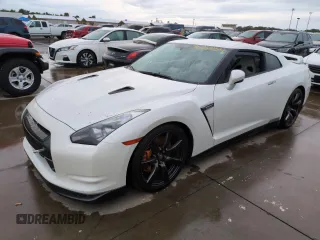 2011 Nissan GT-R Premium z VIN JN1AR5EF6BM240043, wystawiony jako Copart lot #74925154 z przebiegiem Nie podano mil oraz Szkody całkowita. Historia ofert i sprzedaży dostępna na DreamBid. Obrazek 1.