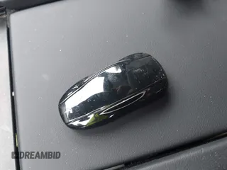 2020 Tesla Model S Long Range z VIN 5YJSA1E26LF413519, wystawiony jako IAAI lot #41742512 z przebiegiem 40 765 mil mil oraz . Historia ofert i sprzedaży dostępna na DreamBid. Obrazek 11.