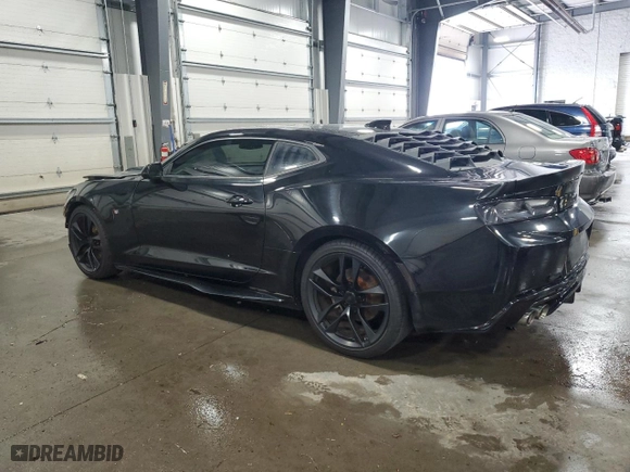 2018 Chevrolet Camaro 2LT with VIN 1G1FC1RS0J0162622, listed as a Copart auction lot 71362134 with 33,180 mi miles and Salvage Title. Bid and sale history available at carsss.com. Image 2.