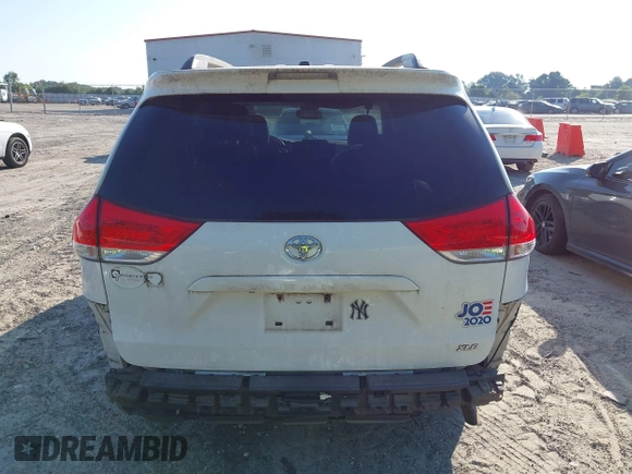 2013 Toyota Sienna XLE AAS с VIN 5TDYK3DC9DS382857, выставлен на аукционе IAAI как лот 42653901 с пробегом 118 790 миль миль и . История ставок и продаж доступна на DreamBid. Изображение 17.
