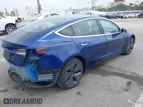 2020 Tesla Model 3 Standard Range Plus z VIN 5YJ3E1EA7LF705809, wystawiony jako IAAI lot #42146416 z przebiegiem 52 056 mil mil oraz . Historia ofert i sprzedaży dostępna na DreamBid. Obrazek 4.