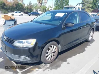 2012 Volkswagen Jetta SE с VIN 3VWDP7AJ2CM360172, выставлен на аукционе IAAI как лот 42286893 с пробегом 122 821 миль миль и . История ставок и продаж доступна на DreamBid. Изображение 2.