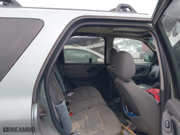 2007 Ford Escape XLT with VIN 1FMYU03157KA67702, listed as a IAAI auction lot 41661243 with 1 mi miles. Bid and sale history available at carsss.com. Image 8.