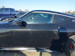 2023 Nissan Z Performance с VIN JN1BZ4BH1PM311774, выставлен на аукционе IAAI как лот 41818187 с пробегом 25 438 миль миль и . История ставок и продаж доступна на DreamBid. Изображение 14.
