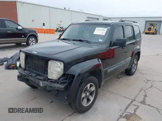 2008 Jeep Liberty Sport z VIN 1J8GP28K78W134159, wystawiony jako IAAI lot #42163994 z przebiegiem 175 823 mil mil oraz . Historia ofert i sprzedaży dostępna na DreamBid. Obrazek 2.