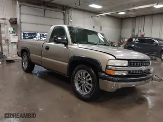 2000 Chevrolet Silverado 1500 with VIN 1GCEC14V9YE408018, listed as a IAAI auction lot 41339820 with 261,720 mi miles. Bid and sale history available at carsss.com. Image 1.