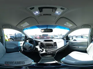 2013 Toyota Sienna LE AAS z VIN 5TDKK3DCXDS328201, wystawiony jako IAAI lot #42773579 z przebiegiem 106 890 mil mil oraz . Historia ofert i sprzedaży dostępna na DreamBid. Obrazek 21.