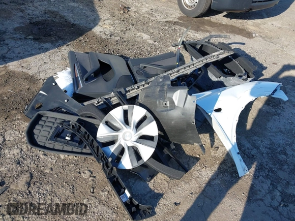 2023 Tesla Model Y Long Range z VIN 7SAYGDEE5PF765326, wystawiony jako IAAI lot #41757113 z przebiegiem 10 461 mil mil oraz . Historia ofert i sprzedaży dostępna na DreamBid. Obrazek 12.