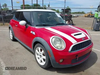 2009 MINI Hardtop S z VIN WMWMF73559TW87548, wystawiony jako IAAI lot #42346174 z przebiegiem 132 361 mil mil oraz . Historia ofert i sprzedaży dostępna na DreamBid. Obrazek 1.