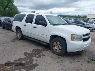 2010 Chevrolet Suburban LS z VIN 1GNUCHE09AR200640, wystawiony jako IAAI lot #42326053 z przebiegiem 218 327 mil mil oraz . Historia ofert i sprzedaży dostępna na DreamBid. Obrazek 1.