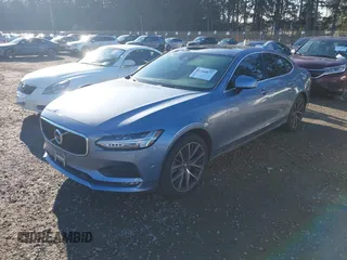 2017 Volvo S90 Momentum with VIN YV1A22MK0H1014633, listed as a IAAI auction lot 41266677 with 46,470 mi miles. Bid and sale history available at carsss.com. Image 2.