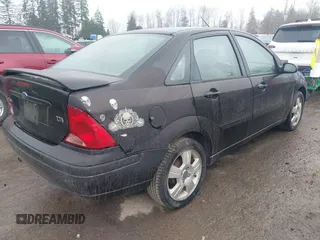 2004 Ford Focus ZTS with VIN 1FAFP38Z34W195353, listed as a IAAI auction lot 41692450 with 47,679 mi miles and . Bid and sale history available at carsss.com. Image 4.