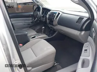 2012 Toyota Tacoma PreRunner z VIN 3TMJU4GN5CM131976, wystawiony jako IAAI lot #42213150 z przebiegiem 134 649 mil mil oraz . Historia ofert i sprzedaży dostępna na DreamBid. Obrazek 5.