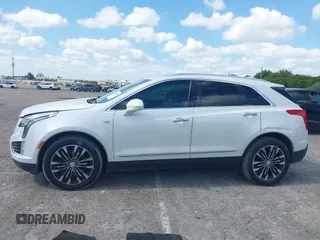2017 Cadillac XT5 Premium Luxury FWD z VIN 1GYKNCRS5HZ230621, wystawiony jako IAAI lot #42123597 z przebiegiem 88 268 mil mil oraz . Historia ofert i sprzedaży dostępna na DreamBid. Obrazek 15.
