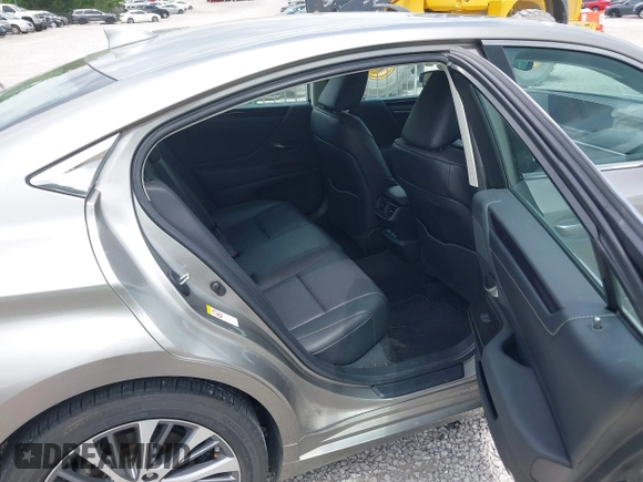 2019 Lexus ES 350 with VIN 58ABZ1B13KU015358, listed as a IAAI auction lot 42142214 with 84,766 mi miles and . Bid and sale history available at DreamBid. Image 8.